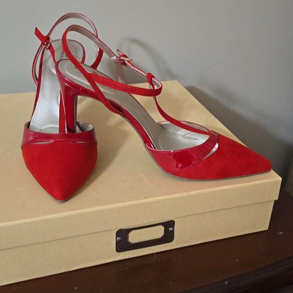 Bandolino Red Women's Faux Suede T-strap Heels Size 10.5